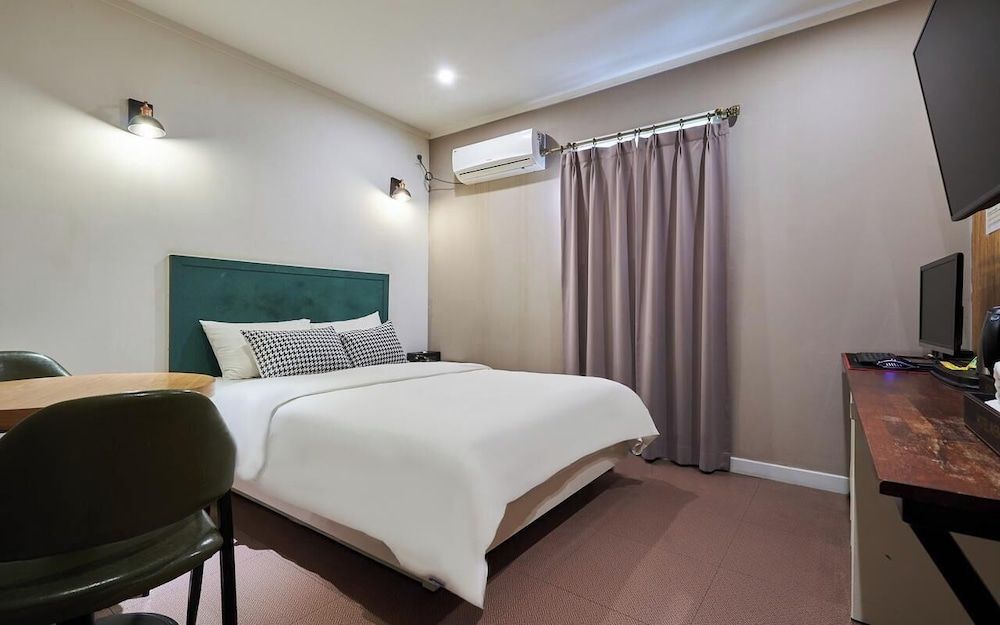 AVENUE HOTEL Deluxe Double Room 8