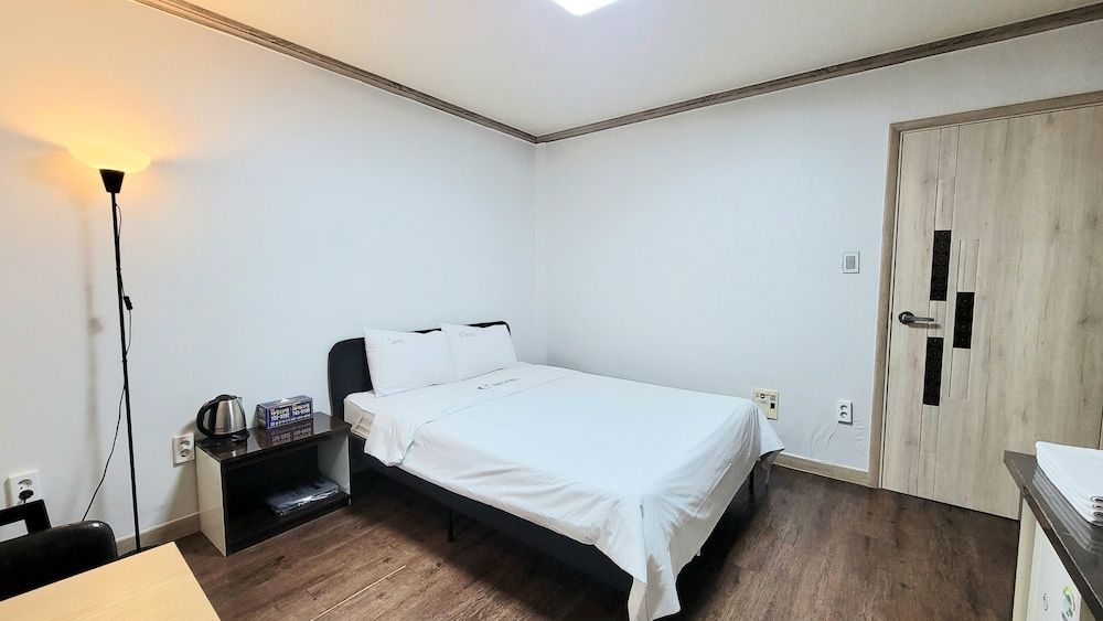 e motel Basic Single Room 9