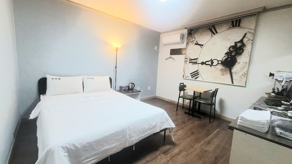 e motel Basic Single Room 7