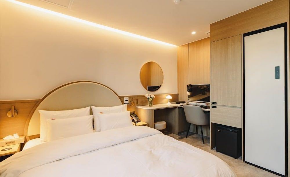 Chuncheon Hound Hotel Namchuncheon Station Deluxe Double Room 4