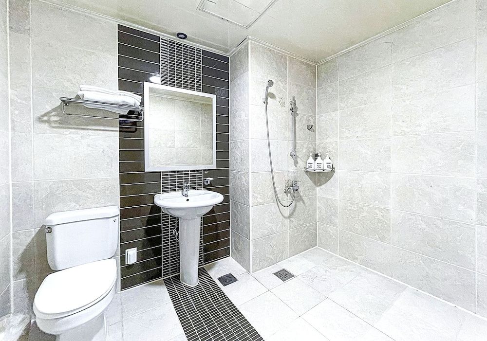 HOTEL ON Business Twin Room 3