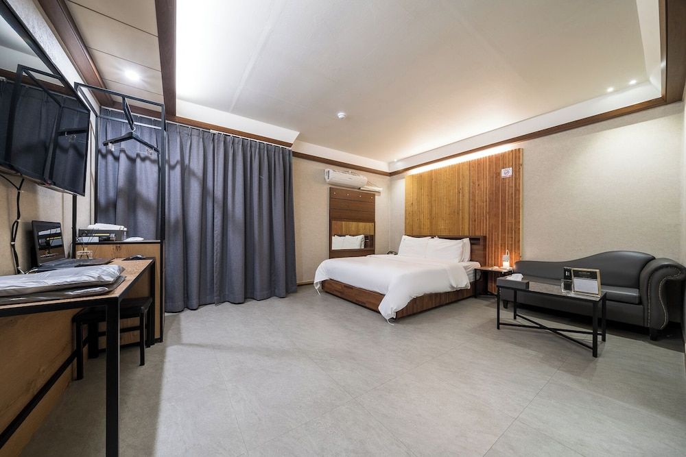 SKYHOTEL Standard Double Room