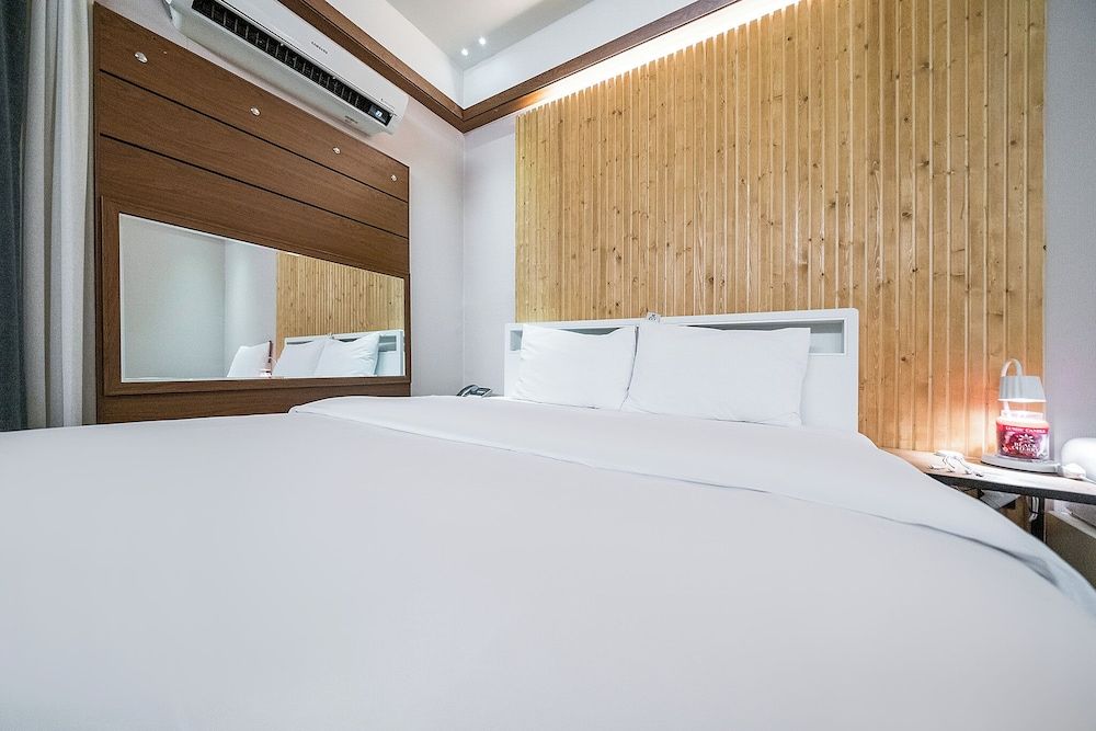 SKYHOTEL Business Twin Room 2