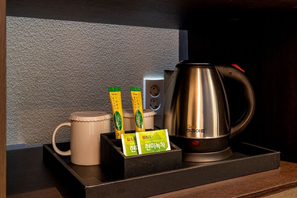 THE SKY HOTEL Deluxe Double Room, City View 15