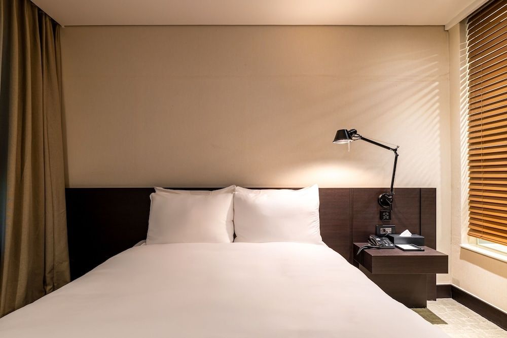 THE SKY HOTEL Deluxe Double Room, City View 9