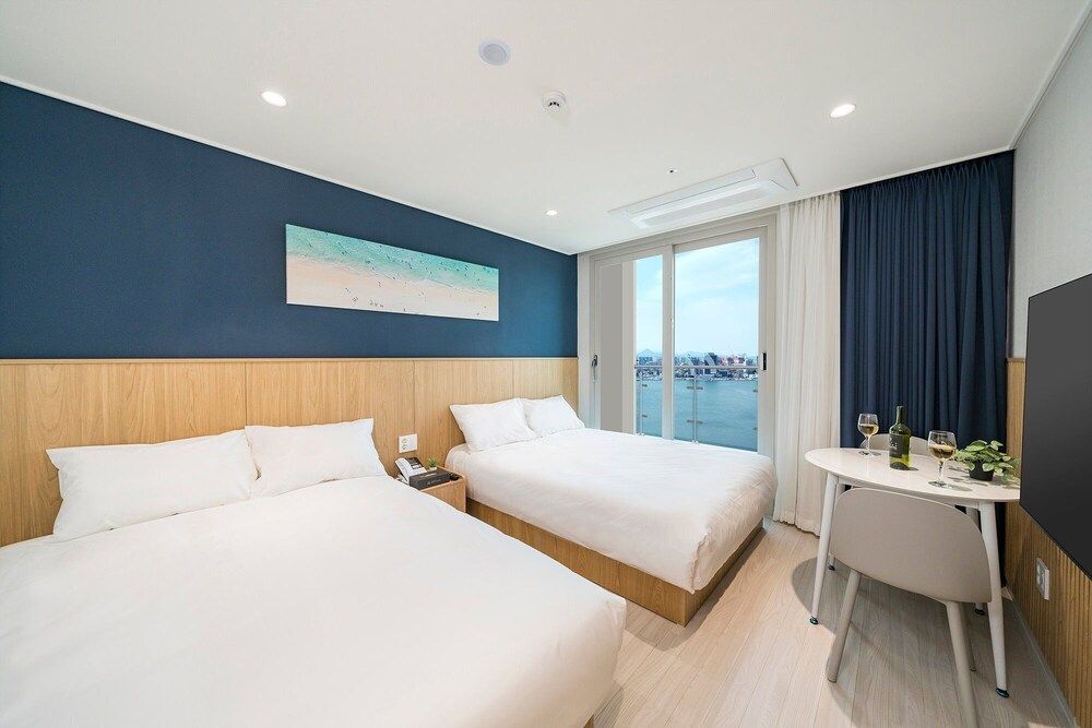 Sokcho Marie Vista Hotel [Breakfast for 2 PKG] [No Parking] City View Standard Family Twin 4