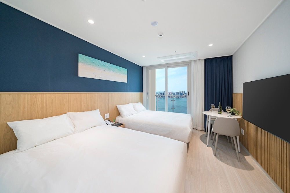 Sokcho Marie Vista Hotel [Breakfast for 2 PKG] [No Parking] City View Standard Family Twin 5