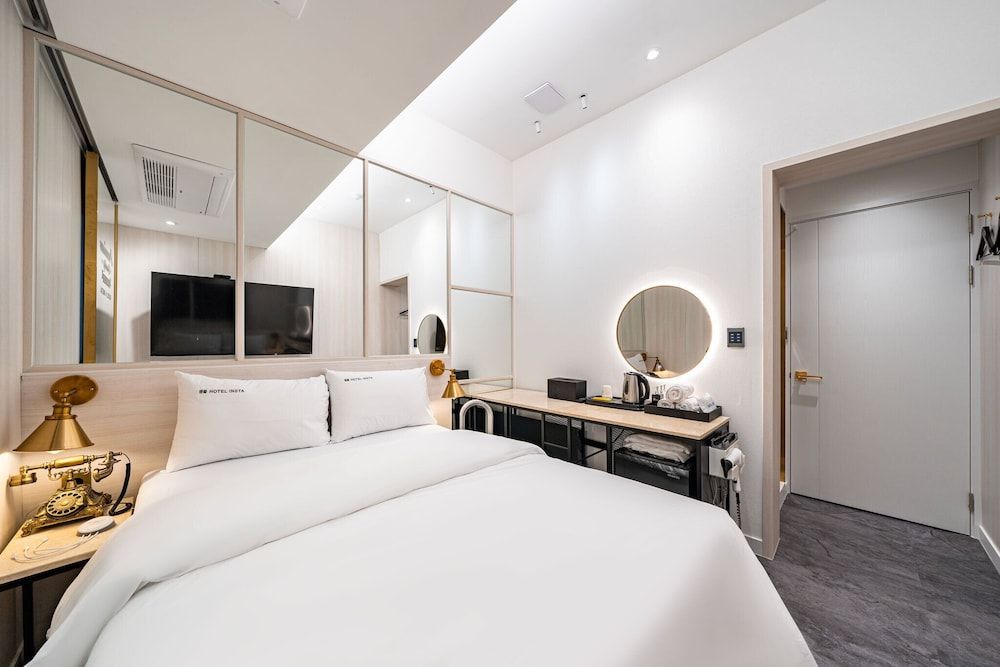 Insta Hotel - Main Branch Standard Room 5