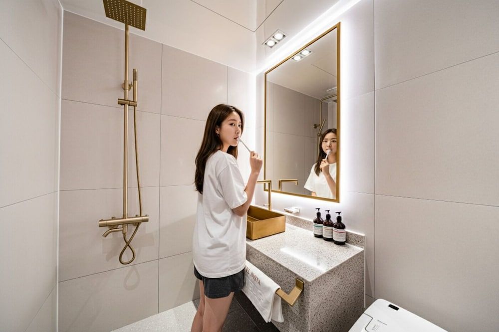 Insta Hotel - Main Branch Premium Room 7