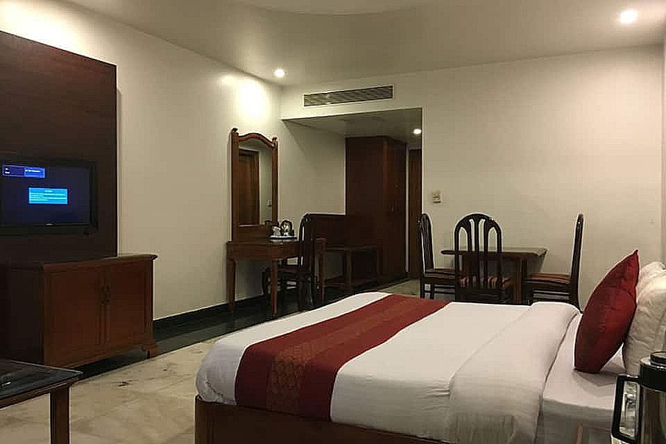 Hotel Lawrence Deluxe Room 2