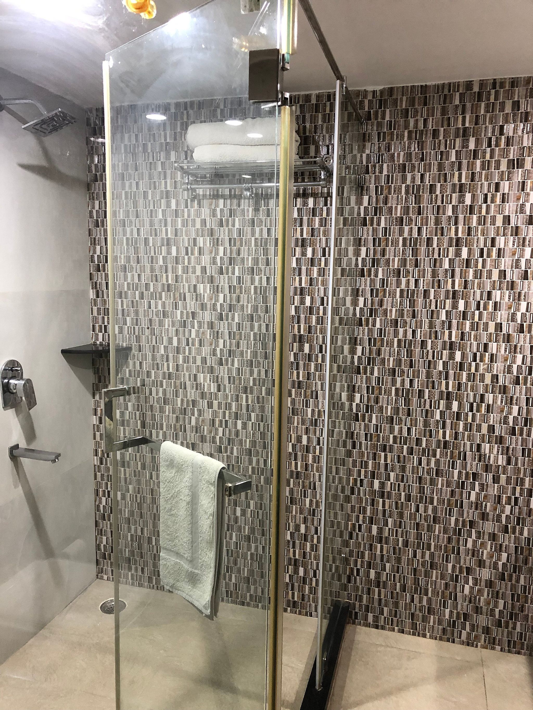 Hotel Lawrence Deluxe Room 4