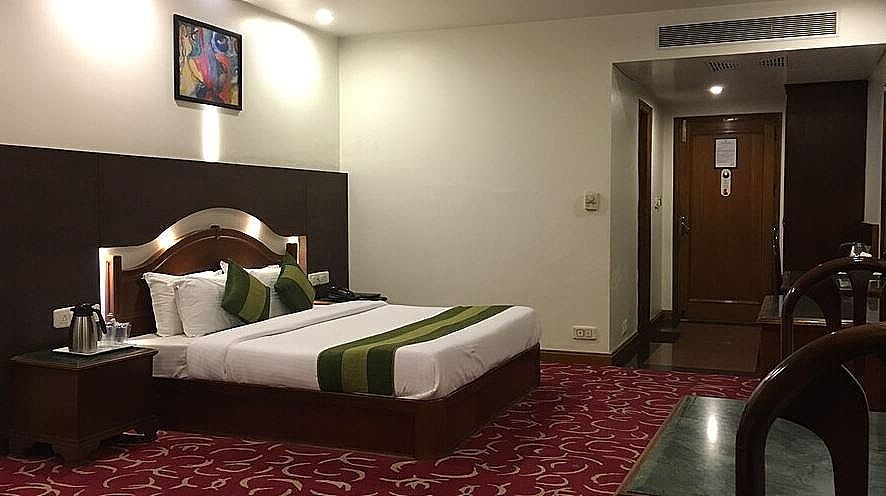 undefined Hotel Lawrence 10