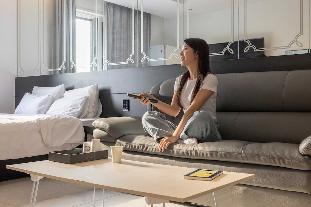 Hotel Moon Cheonan Sinbuldang Deluxe Massage Chair 7