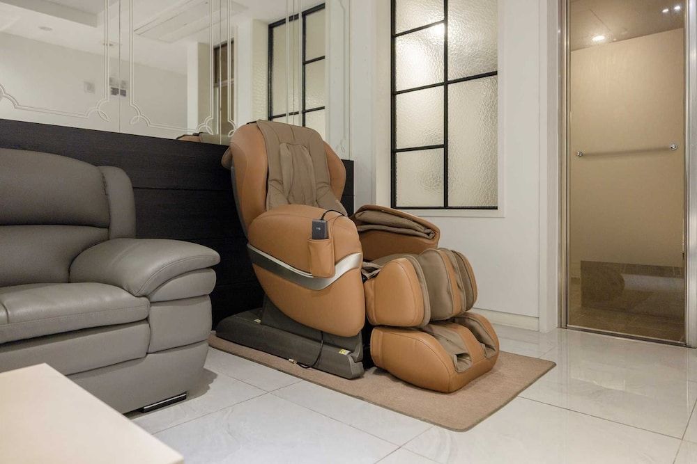 Hotel Moon Cheonan Sinbuldang Deluxe Massage Chair 5