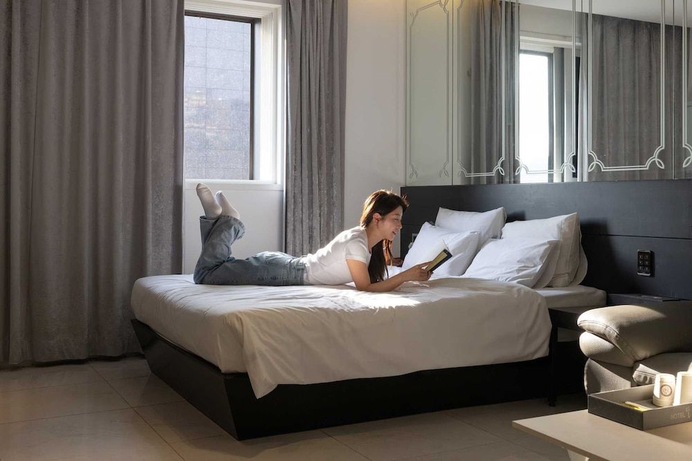 Hotel Moon Cheonan Sinbuldang Deluxe Massage Chair 3