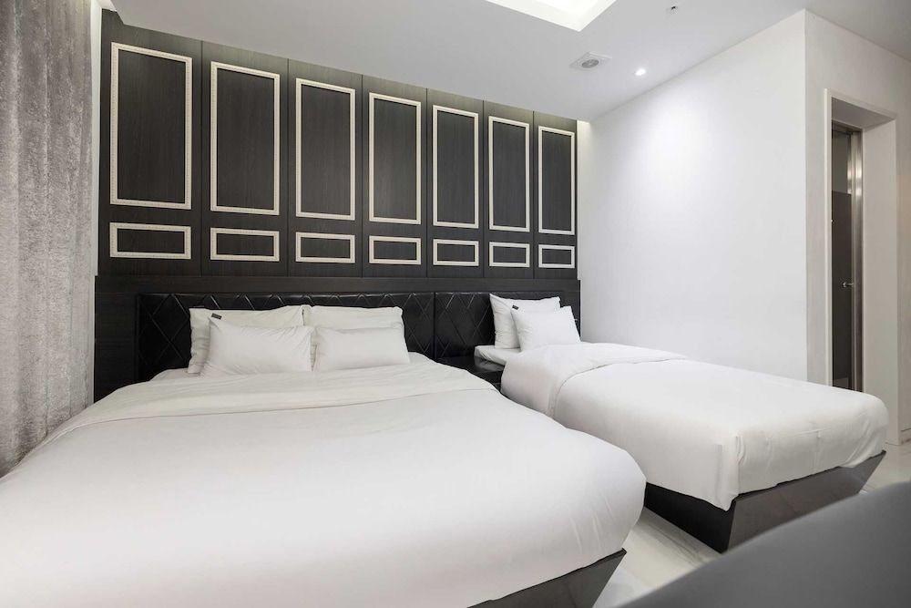 Hotel Moon Cheonan Sinbuldang Suite 8