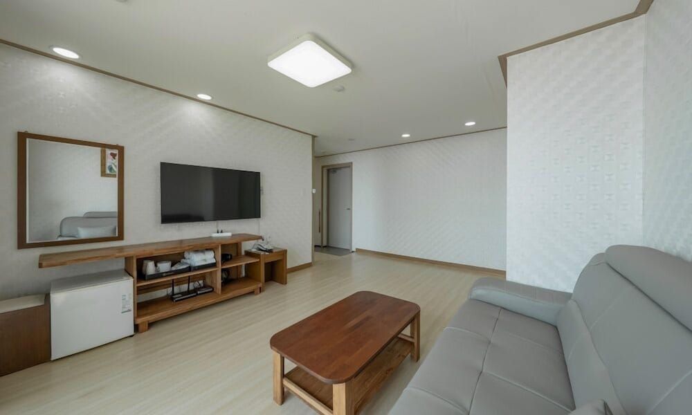 Daecheon Mud Beach Hotel Special Queen Tworoom and Ondol Oceanview 6