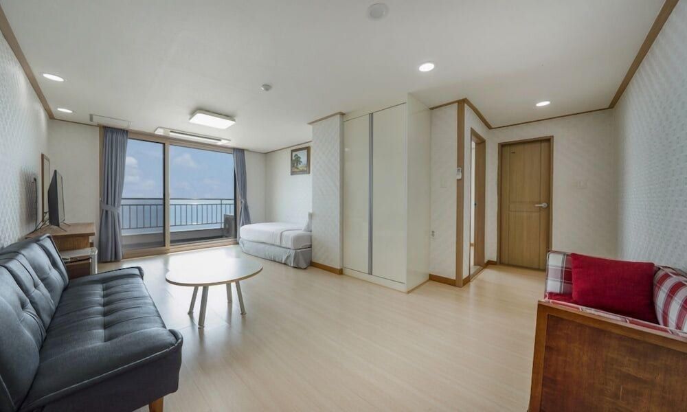 Daecheon Mud Beach Hotel Special Queen Tworoom and Ondol Oceanview 7