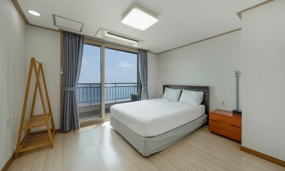 Daecheon Mud Beach Hotel Special Queen Tworoom and Ondol Oceanview