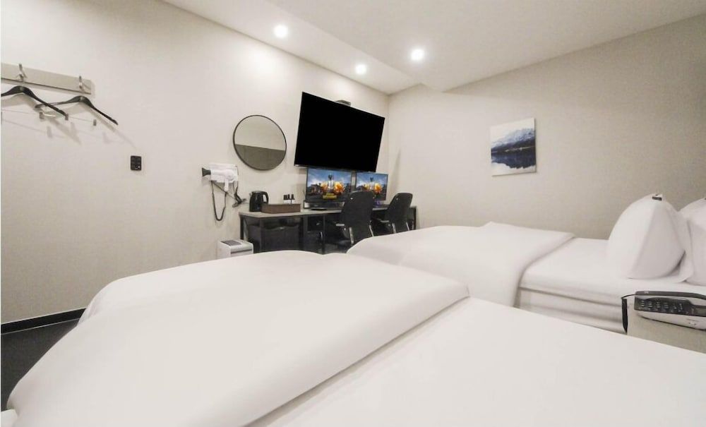 Hotel Arentz Deluxe Twin Room 2