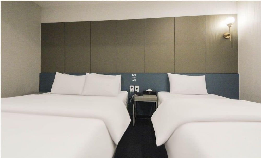 Hotel Arentz Deluxe Twin Room 5