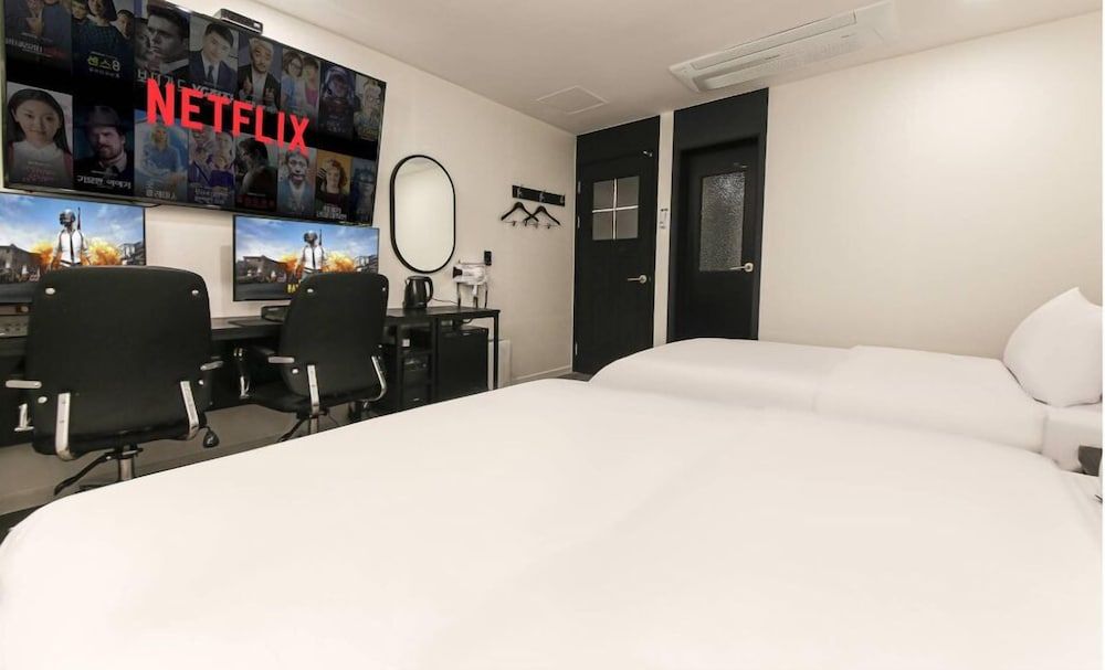 Hotel Arentz Deluxe Twin Room 10