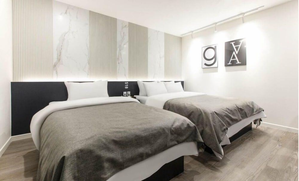 Hotel Arentz Deluxe Twin Room 7