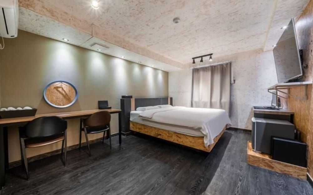 27 HOTEL Superior Room 4