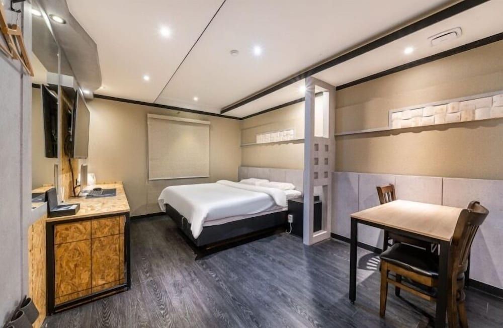 27 HOTEL Superior Room 3