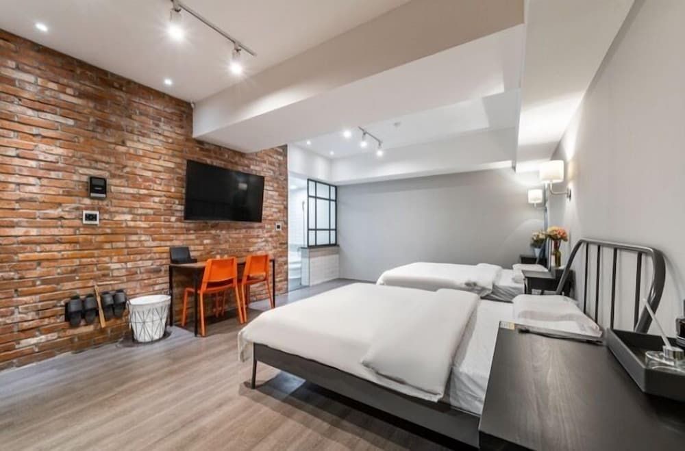 27 HOTEL Twin Room 2