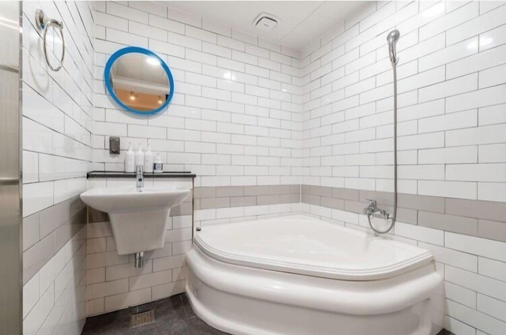 27 HOTEL Twin Room 4