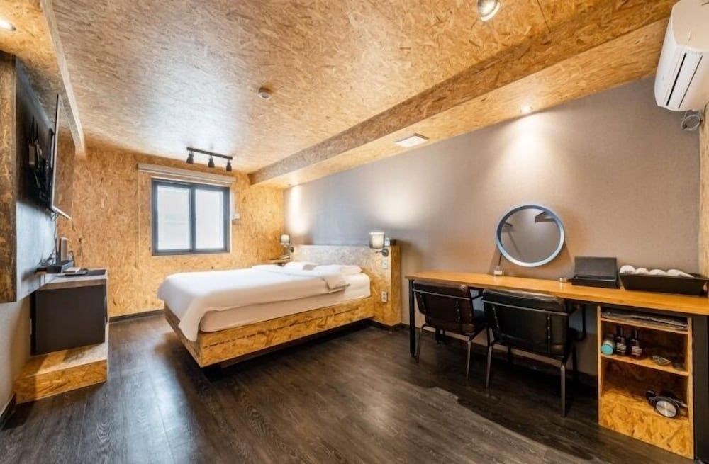 27 HOTEL Superior Room 2