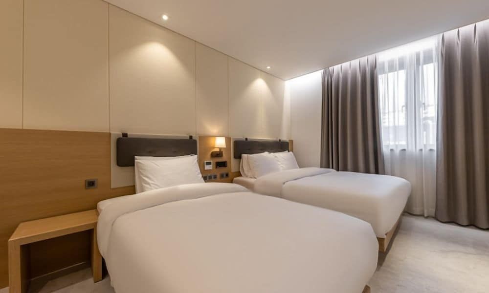 Masan Daisy Hotel Deluxe Twin Room 4
