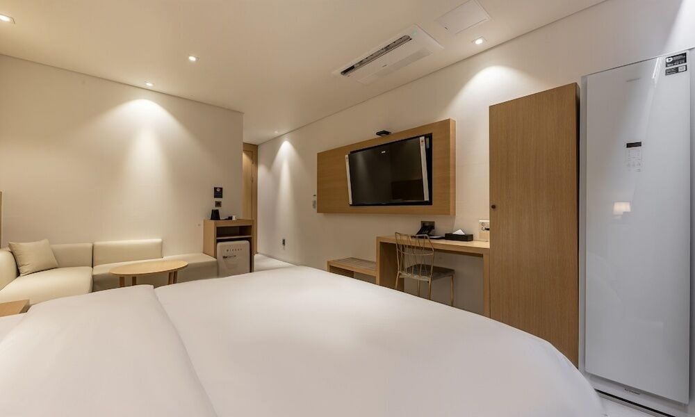 Masan Daisy Hotel Deluxe Double Room 2