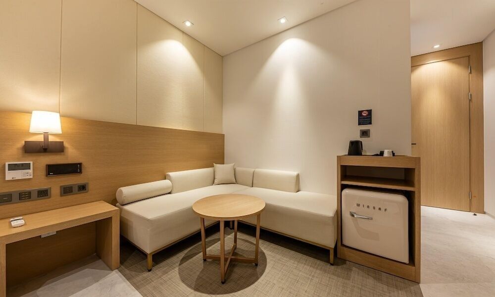 Masan Daisy Hotel Deluxe Double Room 4