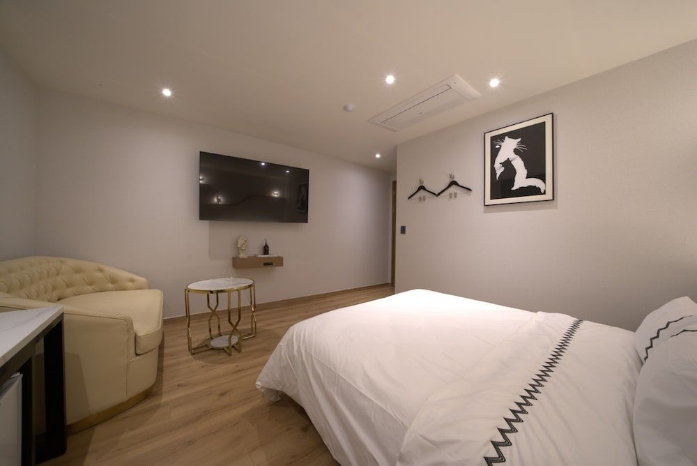 Gaeul Hotel Deluxe Double Room 15