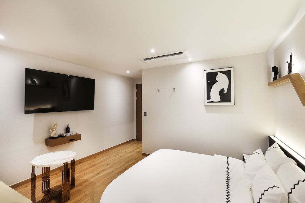 Gaeul Hotel Deluxe Double Room 19