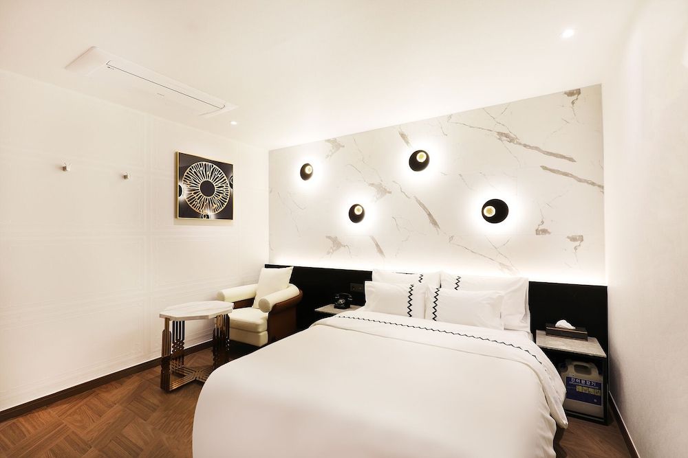 Gaeul Hotel Standard Double Room 10