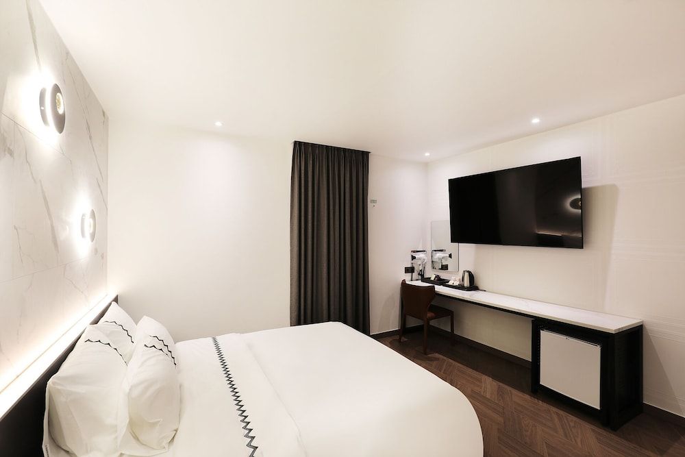 Gaeul Hotel Standard Double Room 16