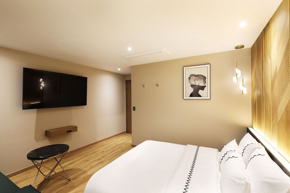 Gaeul Hotel Deluxe Double Room 2