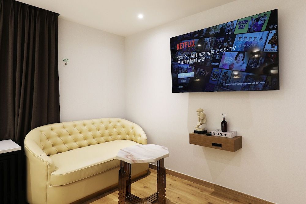 Gaeul Hotel Deluxe Double Room 23