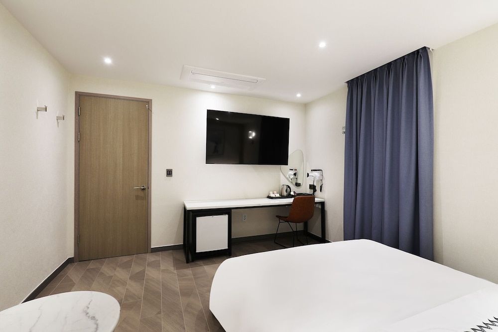 Gaeul Hotel Standard Double Room 8