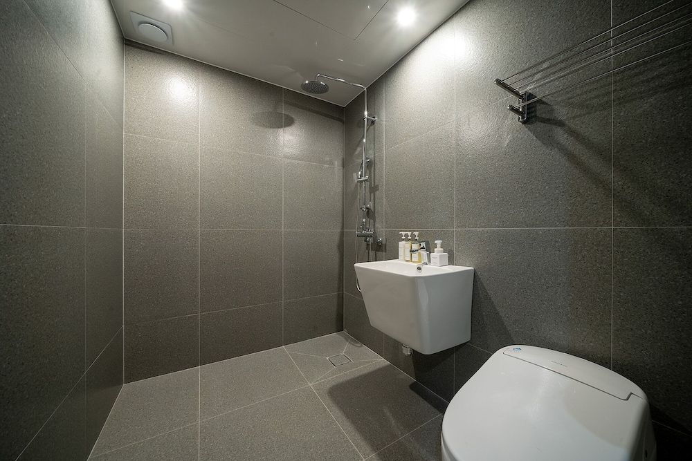 Hound Hotel Gimhae Samgye Deluxe Double Room 4