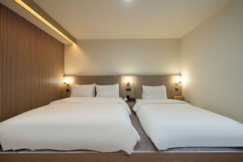 Hound Hotel Gimhae Samgye Family Twin Room