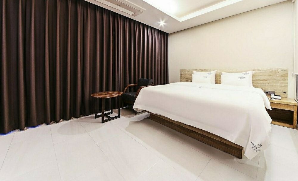 Time Square Hotel Junior Suite