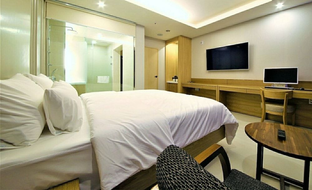 Time Square Hotel Superior Double Room 2