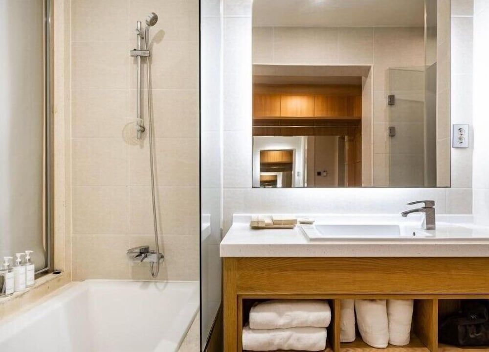 Time Square Hotel Junior Suite 6