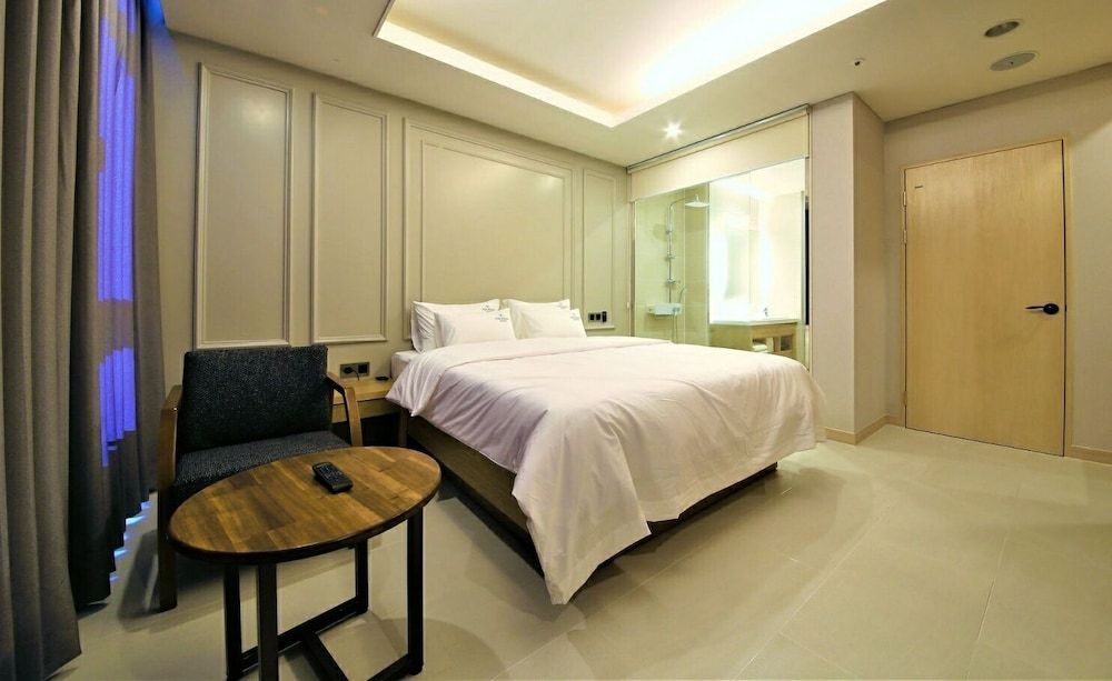 Time Square Hotel Superior Double Room 4