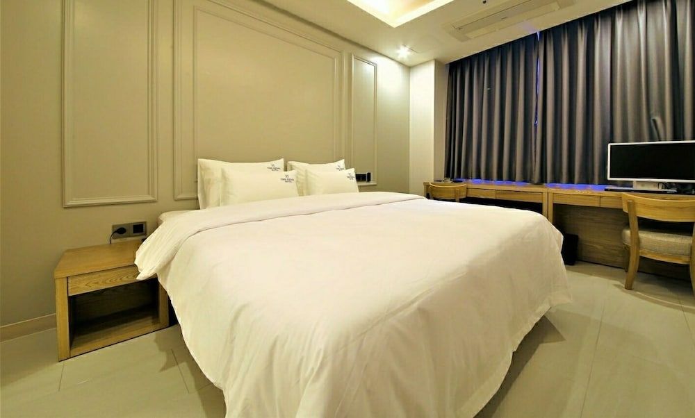 Time Square Hotel Superior Double Room 5