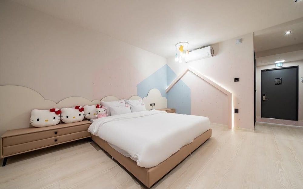 JANGYU ALMOND KIDS HOTEL Deluxe Room 3